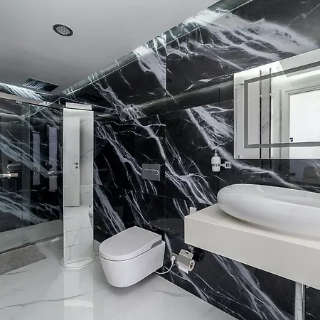 Monarca קוסטה טגוויסה