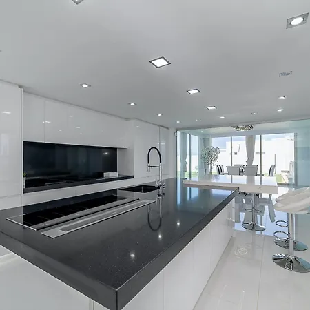 Monarca Costa Teguise